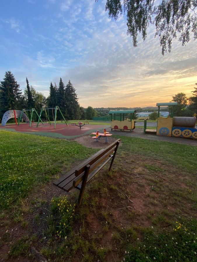 Klidny Byt Na Okraji Trutnova Apartment Bagian luar foto